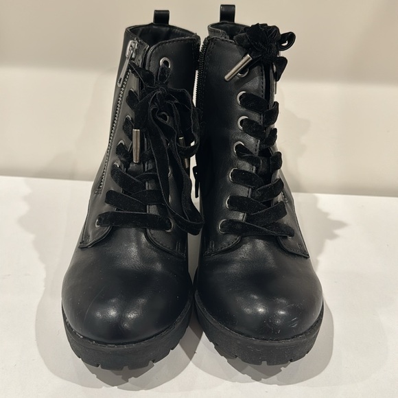 Lace up black black leather boots 8 - Picture 2 of 7